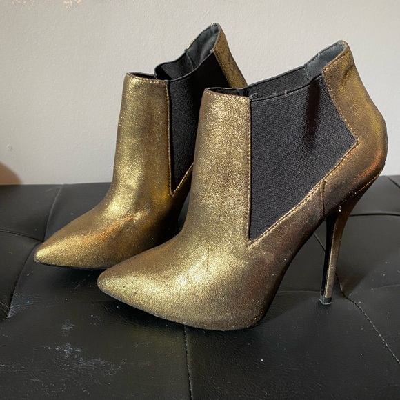 Gold booties size 8 - Picture 1 of 1